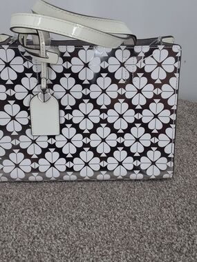 Kate Spade Nwt Glossy White Floral Pattern Tote Bag